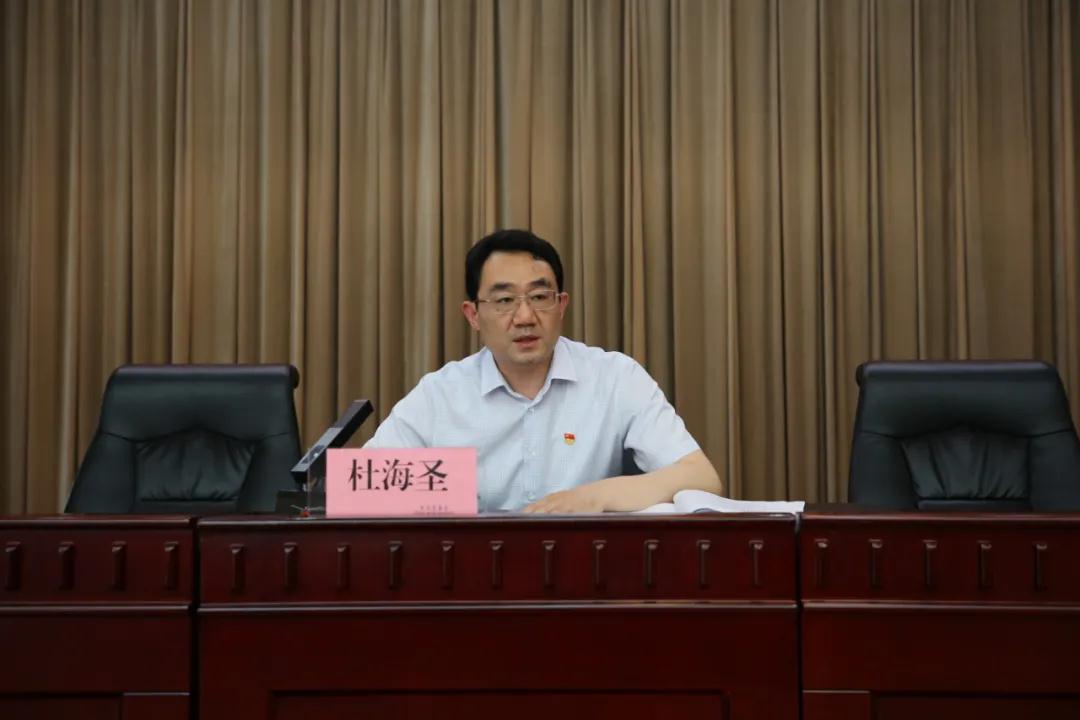 市国资委党委委员,副主任魏波